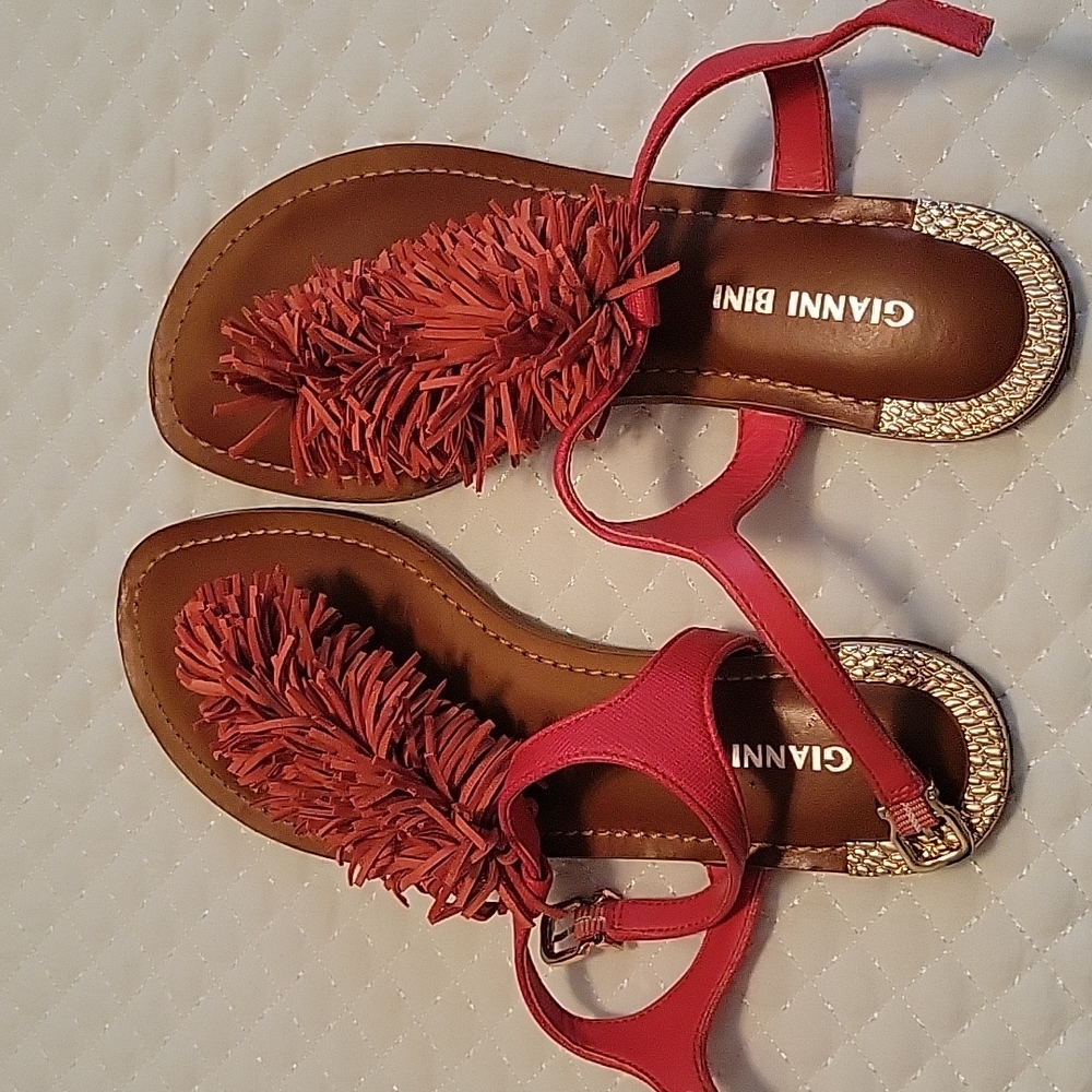Sandals with fringe